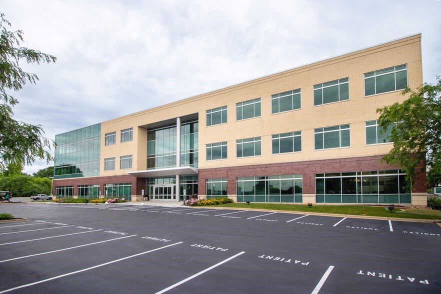 More Photos Of N14W23800 Stone Ridge Dr, Waukesha Medical For Lease