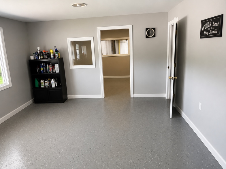 More Photos Of 3802 W Vernon Ave, Kinston Light Distribution For Sale
