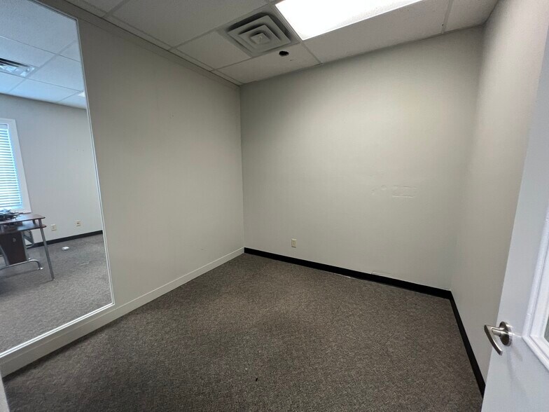 More Photos Of 117 Parkwood St, Lowell Office For Sale