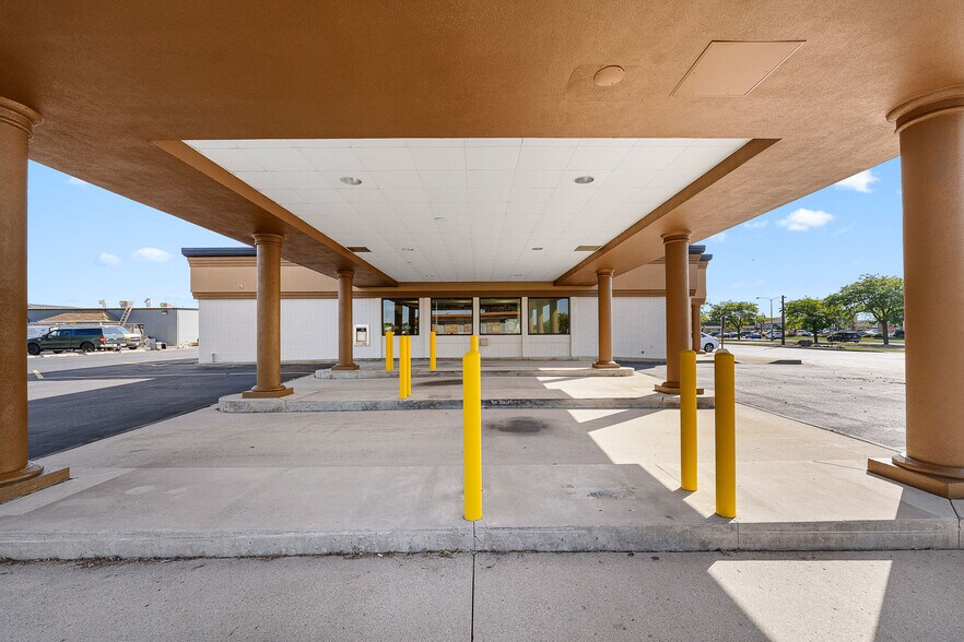 More Photos Of 245 N Peters Ave, Fond Du Lac General Retail For Sale