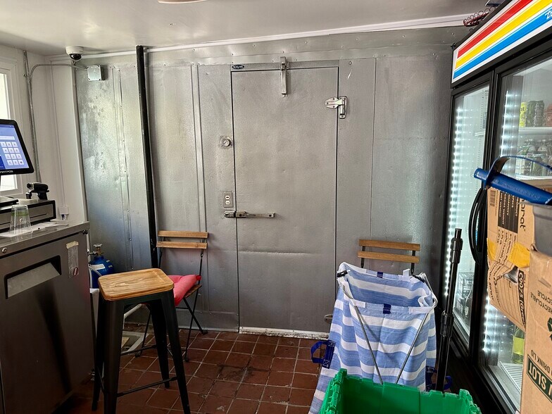 More Photos Of 1250-1272 The Strand, Hermosa Beach General Retail For Lease