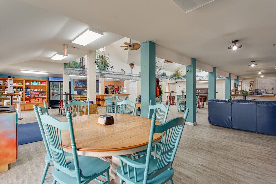 More Photos Of 12133 Neale Sound Dr, Cobb Island Restaurant For Sale