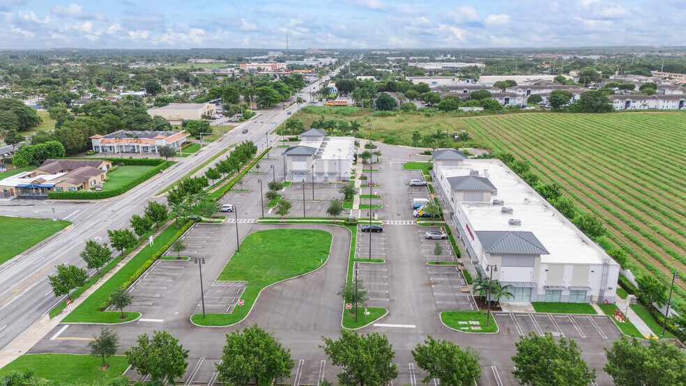 More Photos Of 1400-1420 NE 8th St, Homestead Storefront For Lease