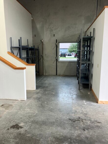More Photos Of 4617 Dovetail Dr, Madison Light Manufacturing For Lease
