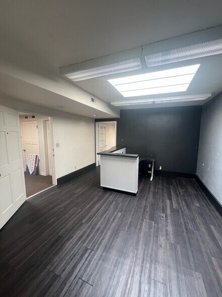 More Photos Of 7540-7542 Fay Ave, La Jolla Storefront Retail Office For Lease