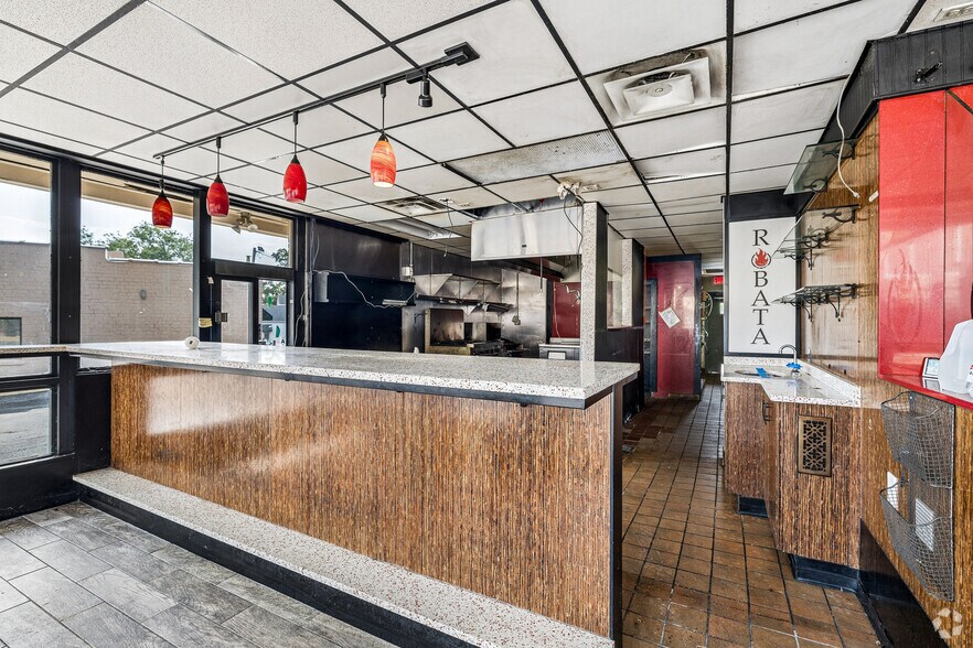 More Photos Of 7260 Manchester Rd, Maplewood Restaurant For Sale