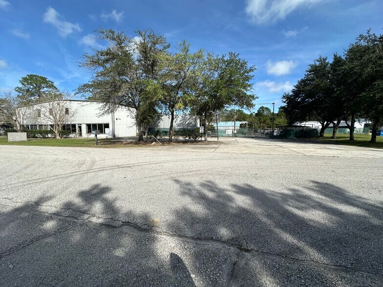 More Photos Of 180 Cumberland Park Ln, Saint Augustine Manufacturing For Sale