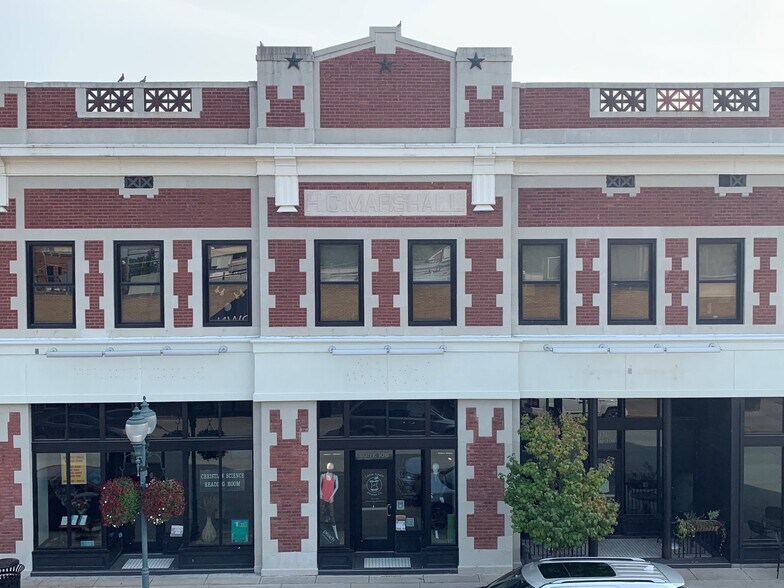 More Photos Of 121 S 4th St, Manhattan General Retail For Lease