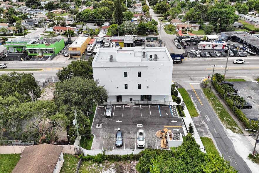 More Photos Of 401 Pembroke, Hallandale Beach Apartments For Lease