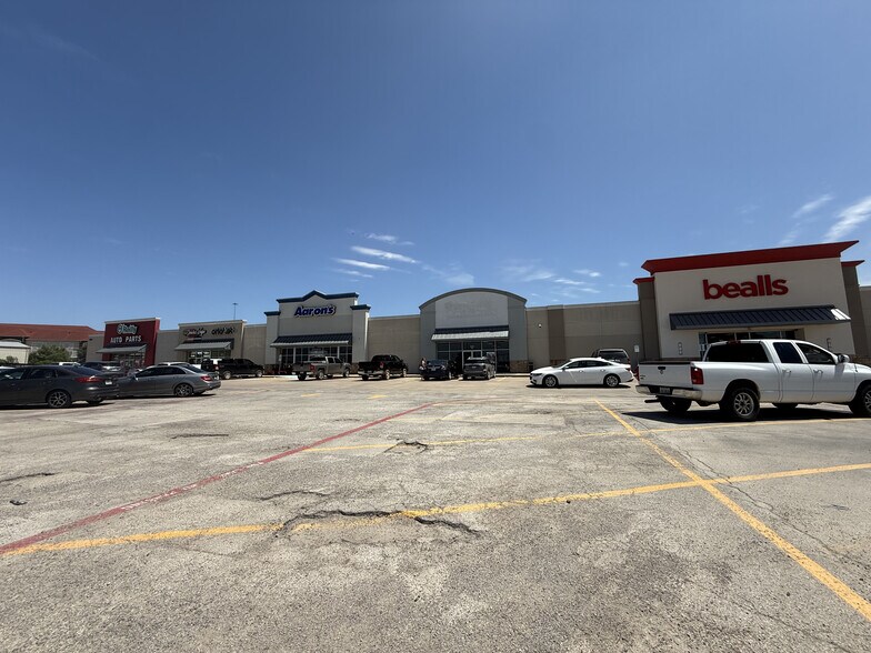 More Photos Of 1405 E Main St, Eastland Storefront For Lease