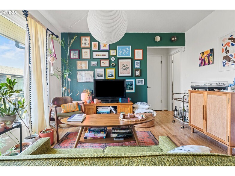 More Photos Of 5104 SE Clinton St, Portland Apartments For Sale