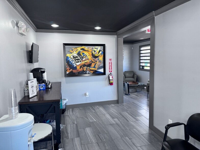 More Photos Of 2521 N Durham Dr, Houston Auto Repair For Sale