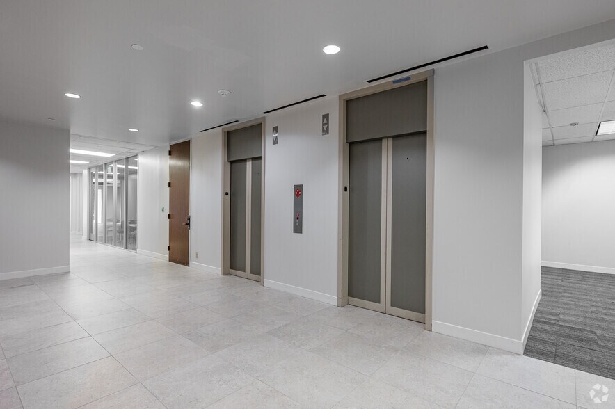 More Photos Of 2100-2120 W Walnut Hill Ln, Irving Office For Lease