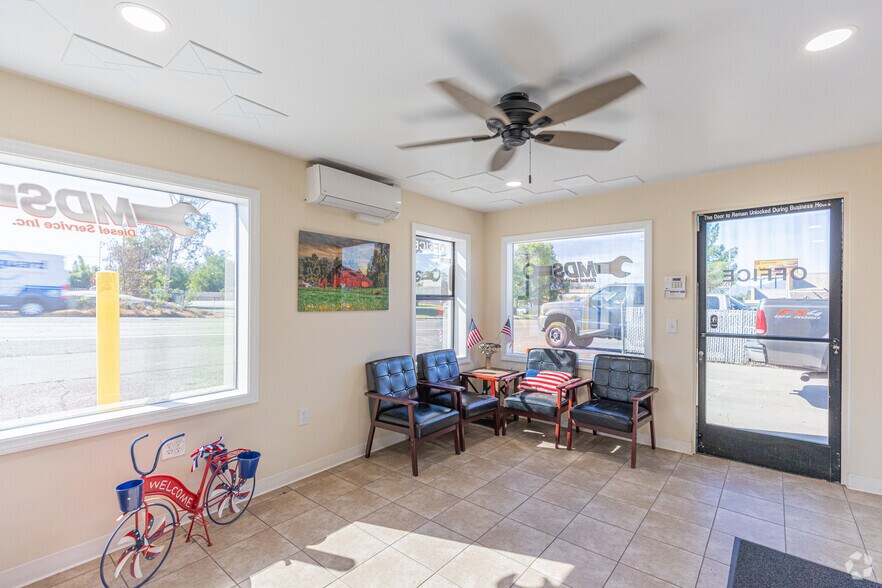 More Photos Of 453 Main St, Ramona Auto Repair For Sale