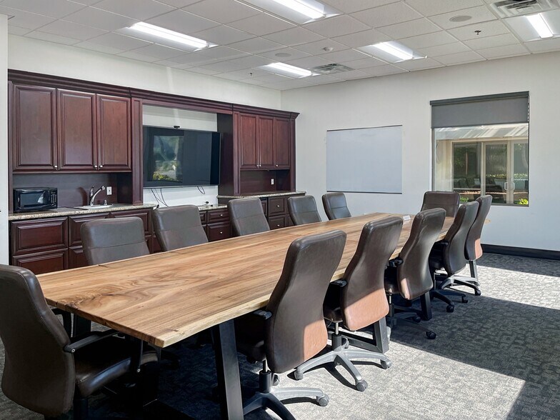 More Photos Of 5955 Edmond St, Las Vegas Office For Sale