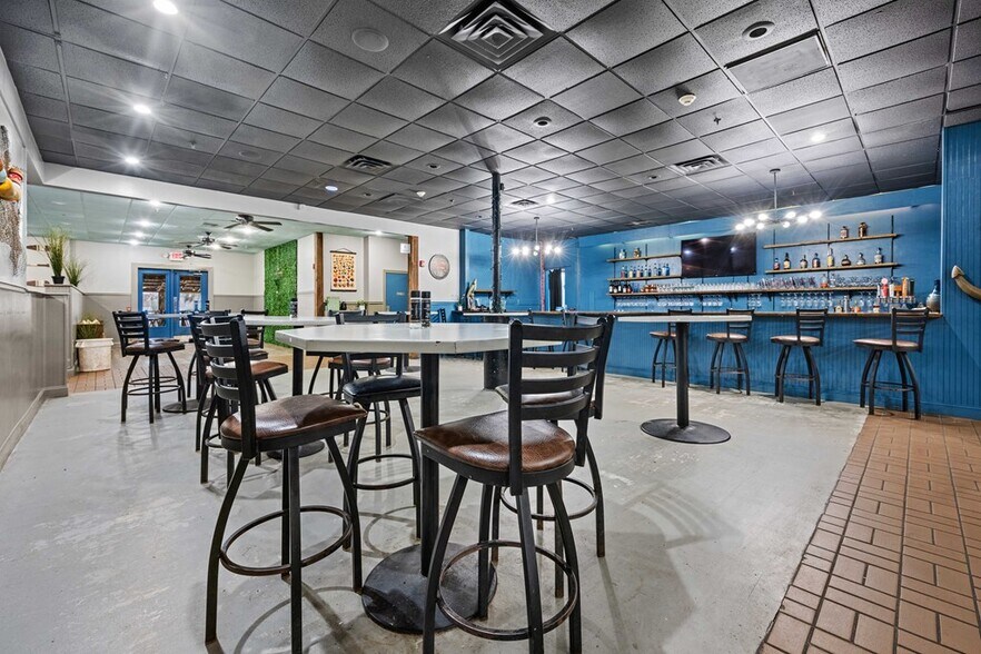 More Photos Of 1405 Gornto Rd, Valdosta Restaurant For Sale