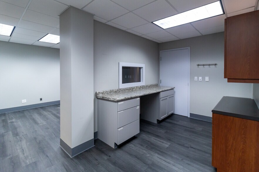 More Photos Of 2400 N Ashland Ave, Chicago Medical For Lease