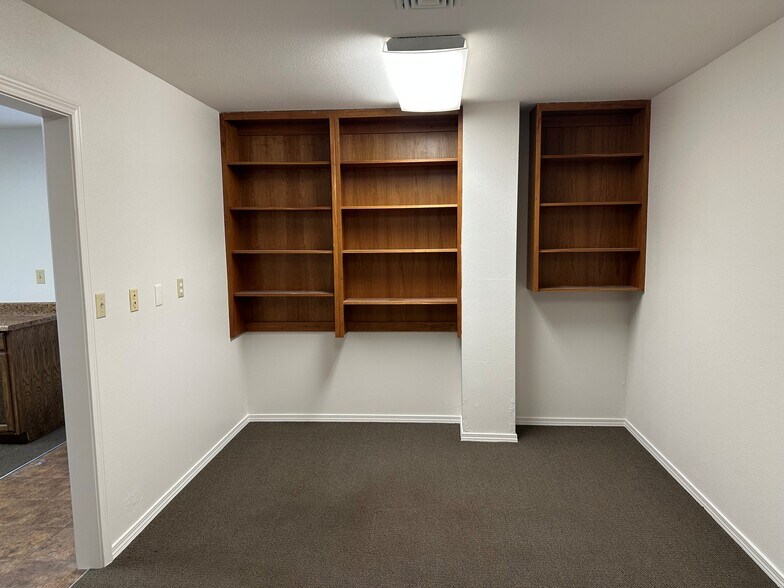 More Photos Of 114 NE Penn Ave, Bend Industrial For Lease