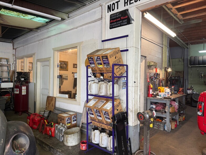 More Photos Of 702 Roosevelt Ave, San Antonio Auto Repair For Sale