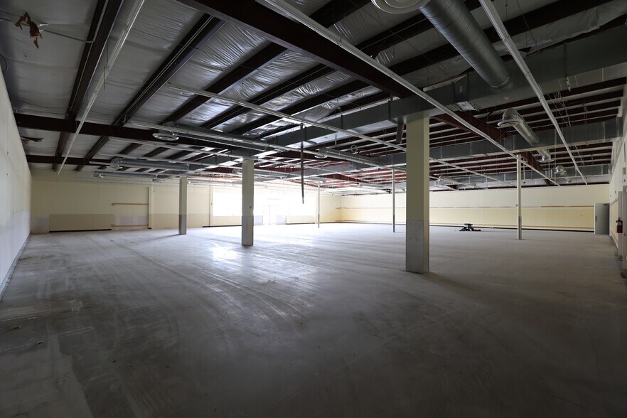 More Photos Of 29 Olive St, La Center Storefront For Lease
