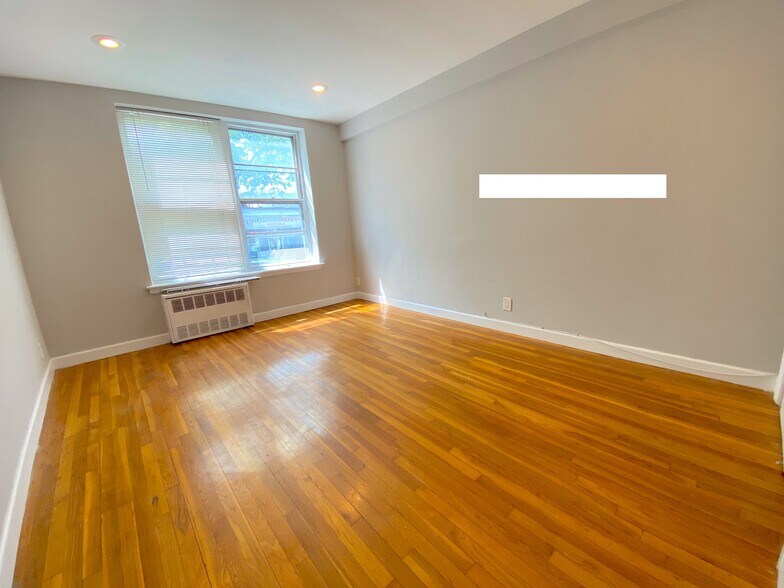 More Photos Of 4115 49th St, Sunnyside Apartments For Sale