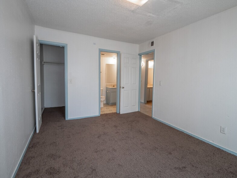 More Photos Of 5924 NW 10th St, Oklahoma City Apartments For Sale