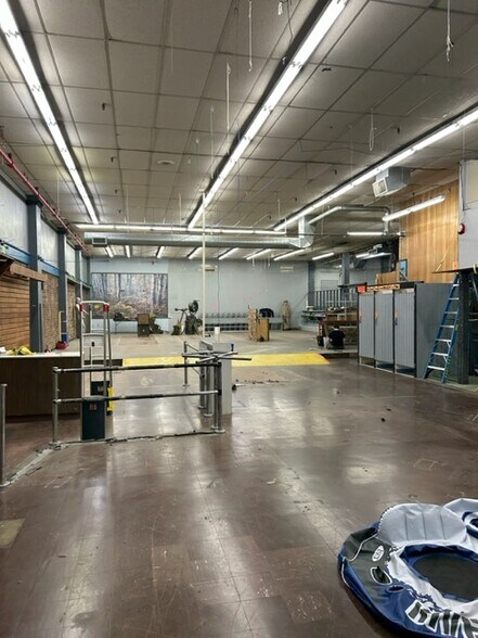 More Photos Of 324 SE Grand Ave, Portland Freestanding For Sale