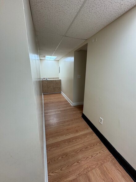 More Photos Of 120 Coles Ct, Barbourville Office For Sale