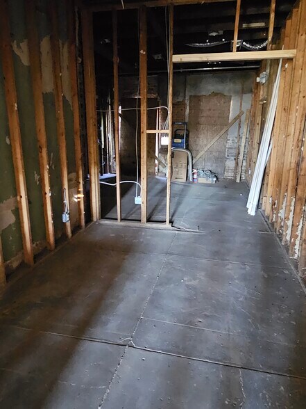 More Photos Of 5262 Bouldercrest Rd, Ellenwood Light Manufacturing For Sale