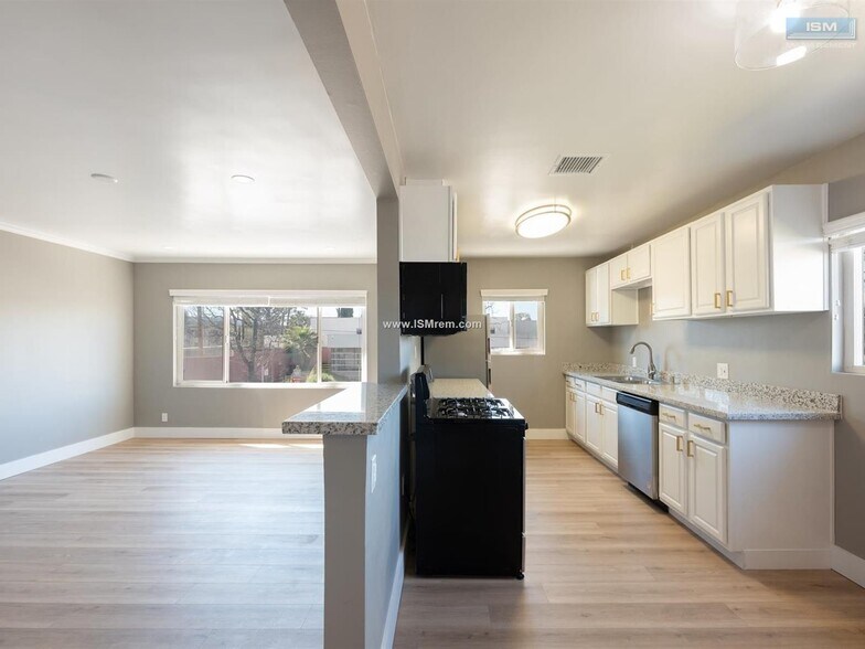 More Photos Of 14857 Hartsook St, Sherman Oaks Apartments For Sale