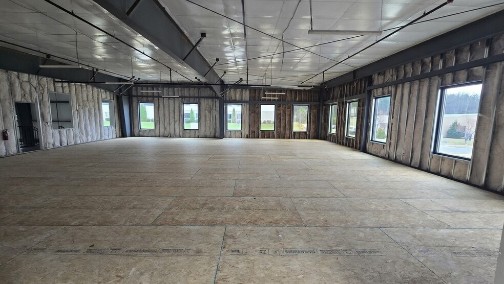 More Photos Of 168 Thunder Rd, Mooresville Light Manufacturing For Lease