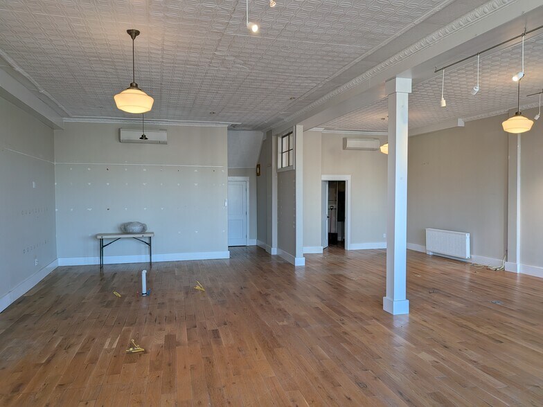More Photos Of 160 Front St, Bath Storefront Retail Residential For Lease