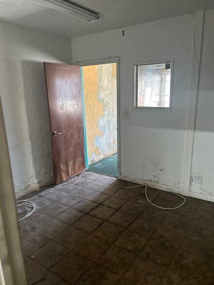 More Photos Of 1318 Federal Hwy, Hollywood Storefront For Lease