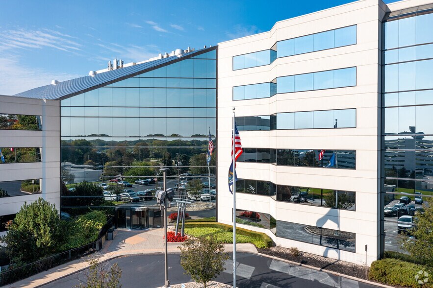 More Photos Of 39555 Orchard Hill Pl, Novi Office For Lease