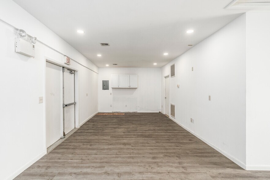 More Photos Of 117 E Main St, Bath Light Manufacturing For Lease