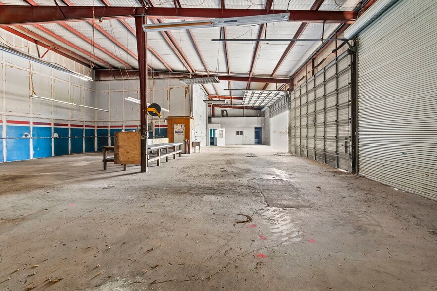 More Photos Of 290 Wonder World Dr, San Marcos Warehouse For Lease