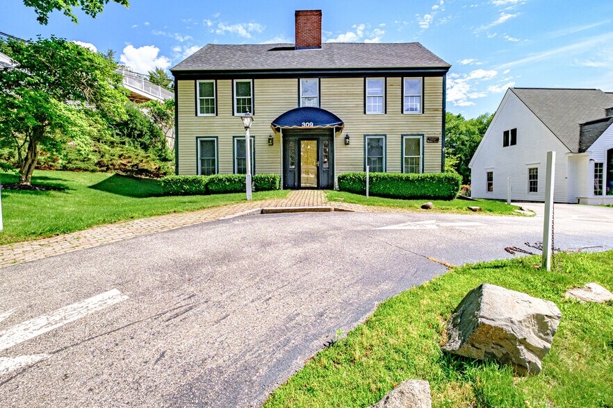 More Photos Of 309 Shore Rd, Ogunquit General Retail For Sale