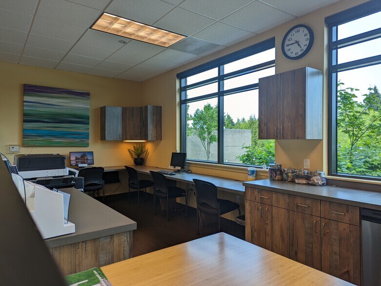 More Photos Of 2105 NE 129th St, Vancouver Office For Lease