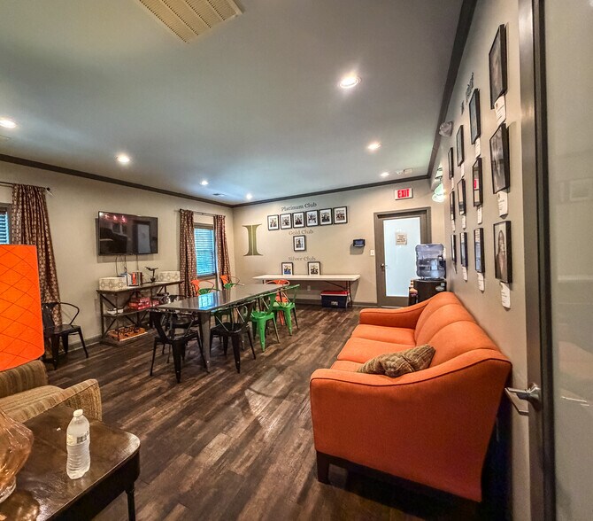 More Photos Of 1817 Eagle Dr, Woodstock Office For Sale