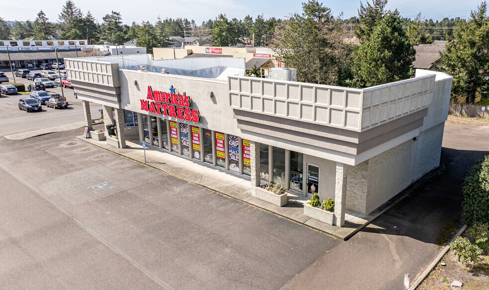 More Photos Of 2455 US-101 Hwy, Florence Freestanding For Lease