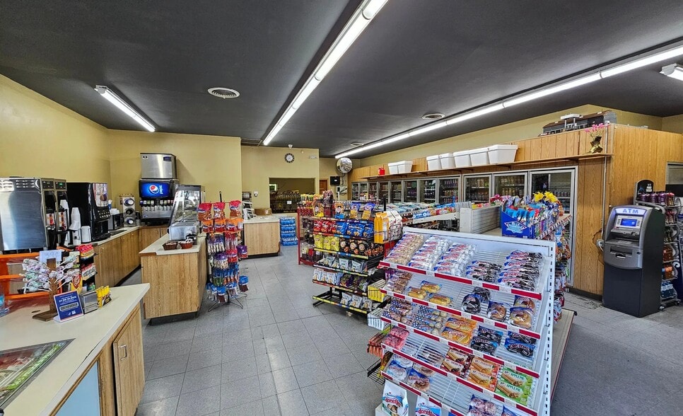 More Photos Of 1101 N Broadway, Buhl Convenience Store For Sale