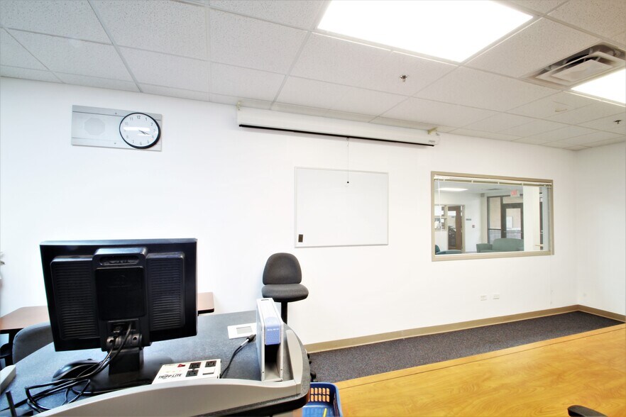 More Photos Of 14240 Dante Ave, Dolton Loft Creative Space For Lease
