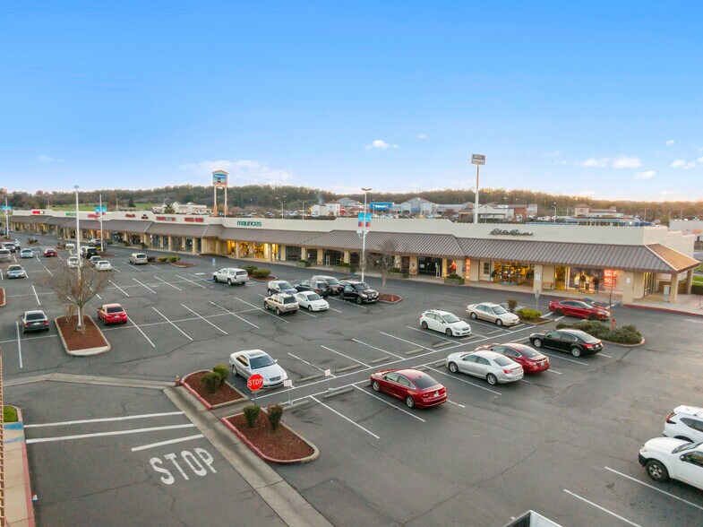 More Photos Of 1699-1981 State Highway 273, Anderson Supermarket For Sale
