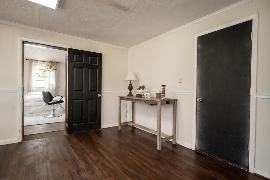 More Photos Of 577 Main st, Lexington Flex For Sale