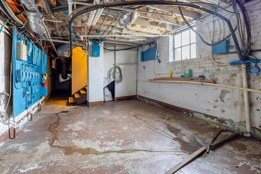 More Photos Of 240 Edwards St, Cleveland Office For Sale