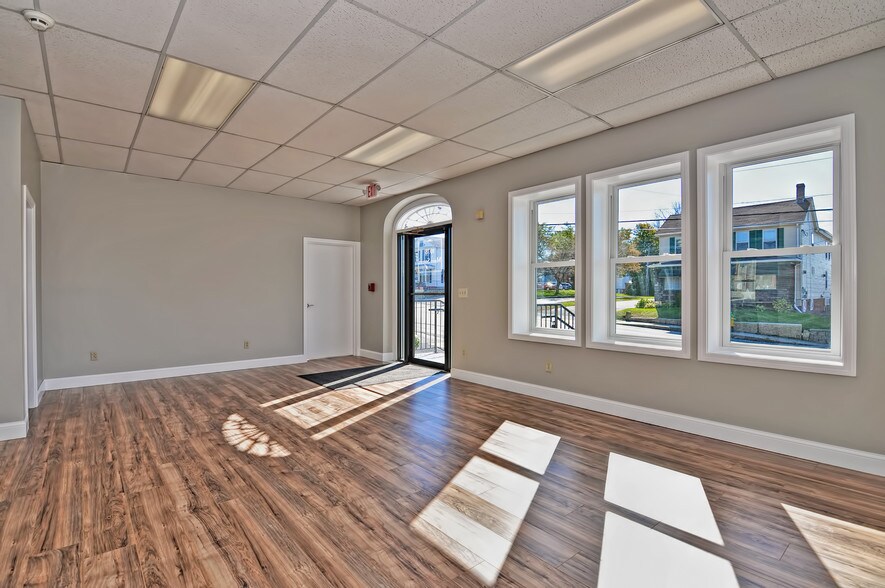 More Photos Of 1078 Main St, Leicester Coworking Space