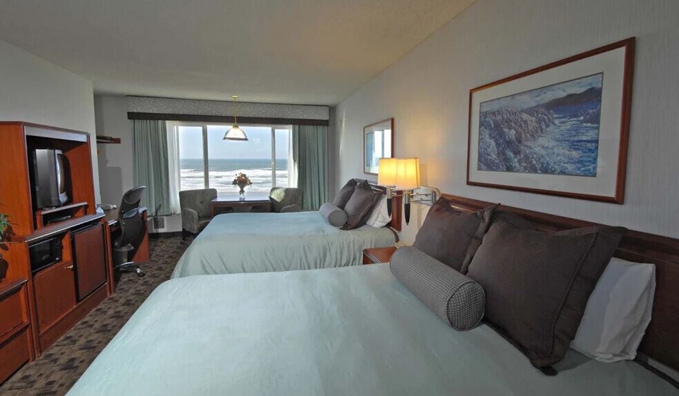 More Photos Of 536 SW Elizabeth St, Newport Hotel For Sale