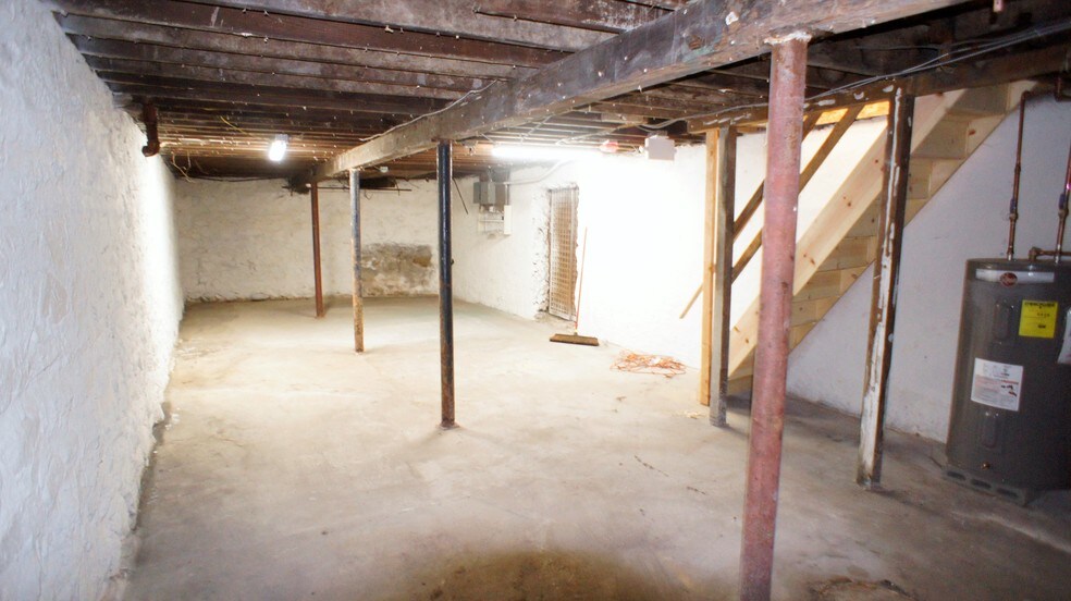 More Photos Of 97 Wall St, Norwalk Storefront For Lease