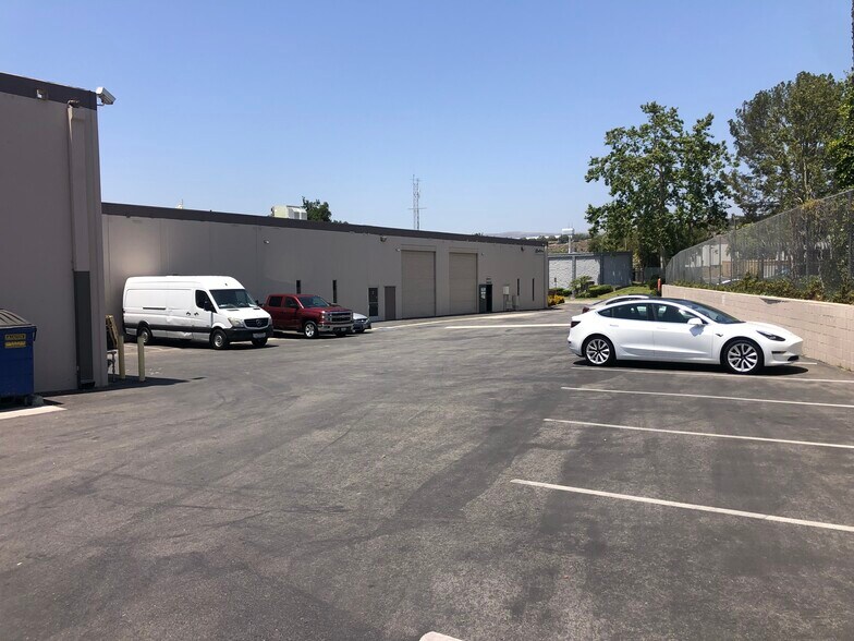 More Photos Of 490 E Easy St, Simi Valley Warehouse For Lease