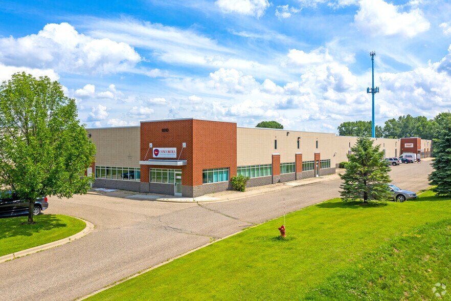 More Photos Of 1010 Aldrin Dr, Eagan Warehouse For Lease